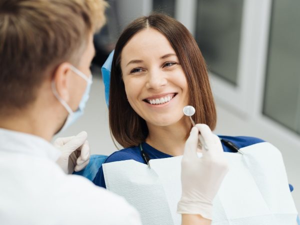 Facetas de porcelana ou lentes: Qual é o melhor investimento estético?