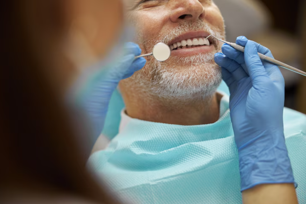 Beleza e funcionalidade: Como escolher entre diferentes tipos de próteses dentárias?