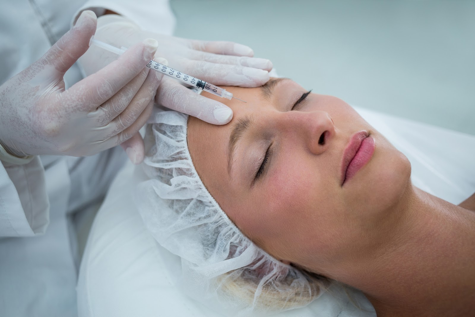 Estética e Saúde: Como Funcionam os Procedimentos de Preenchimento Facial e Toxina Botulínica?