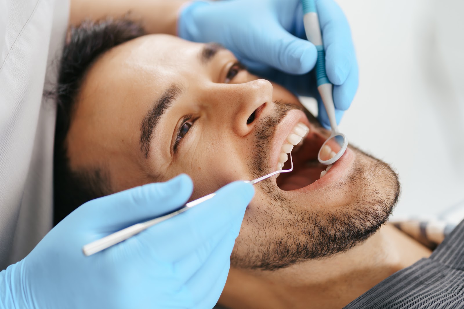 Implantes dentários: entenda a tecnologia da carga imediata